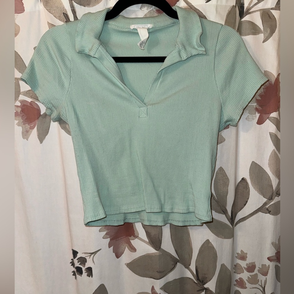 Full Tilt Tilly’s cropped collared ribbed tee